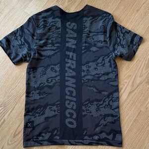 Lululemon Men's Metal Vent workout T-Shirt Small